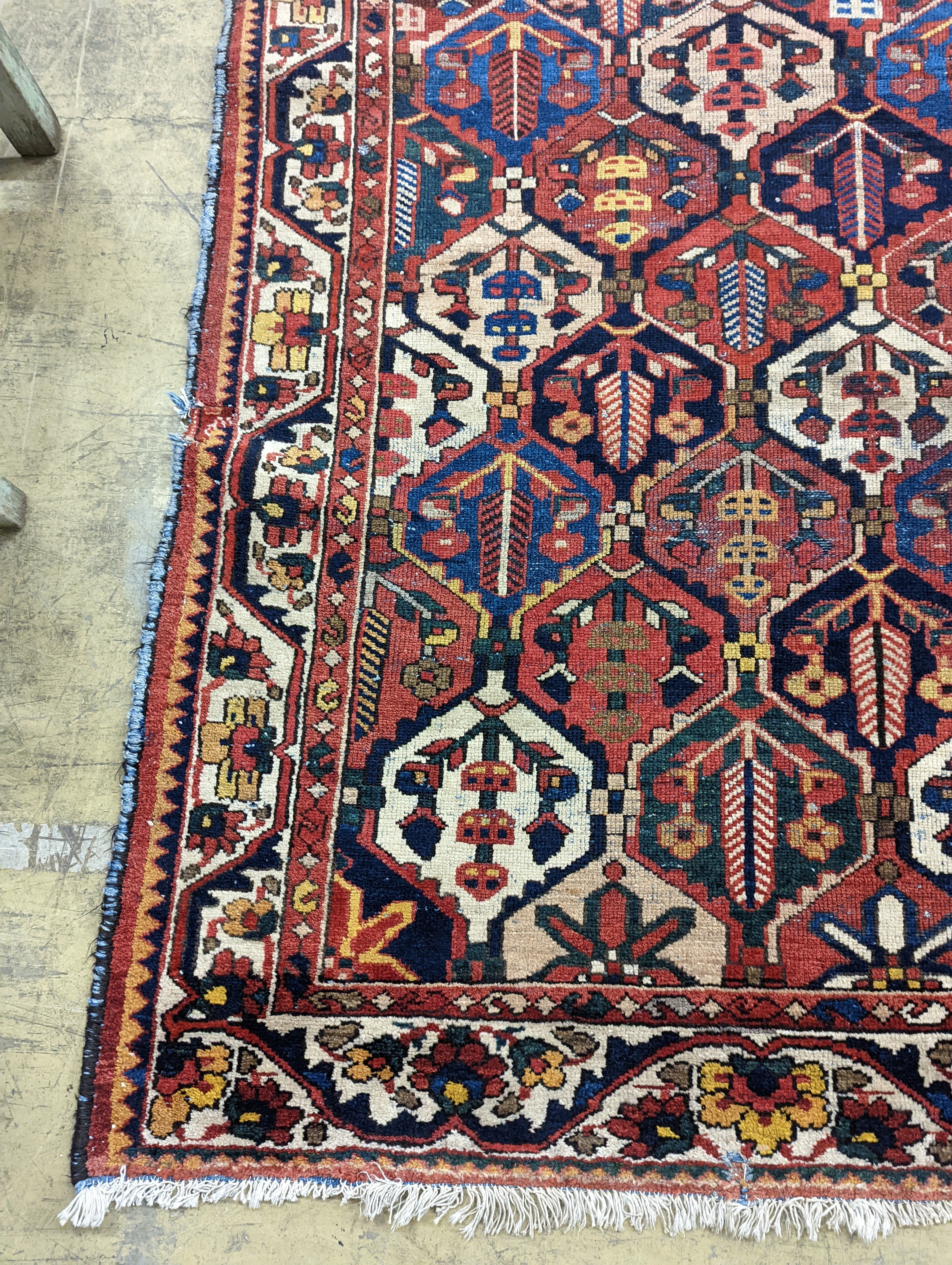 A Hamadan polychrome rug, 190 x 136cm